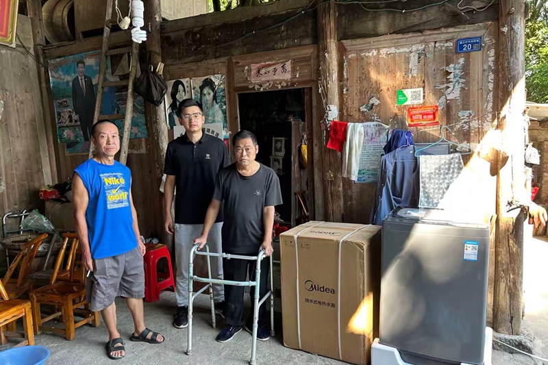為行動不便村民送去家電.jpg