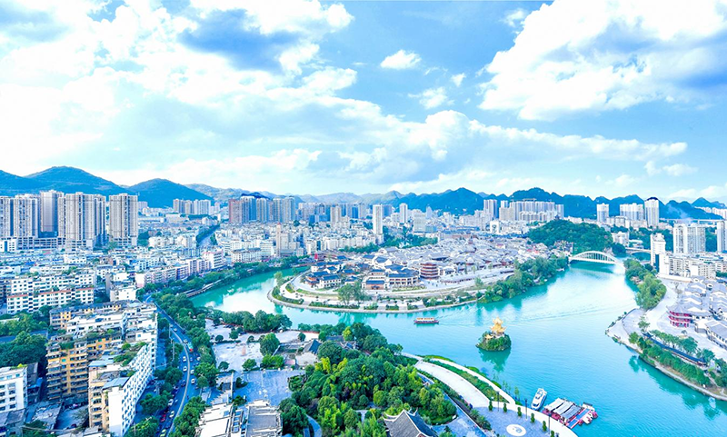 銅仁城區航拍圖。