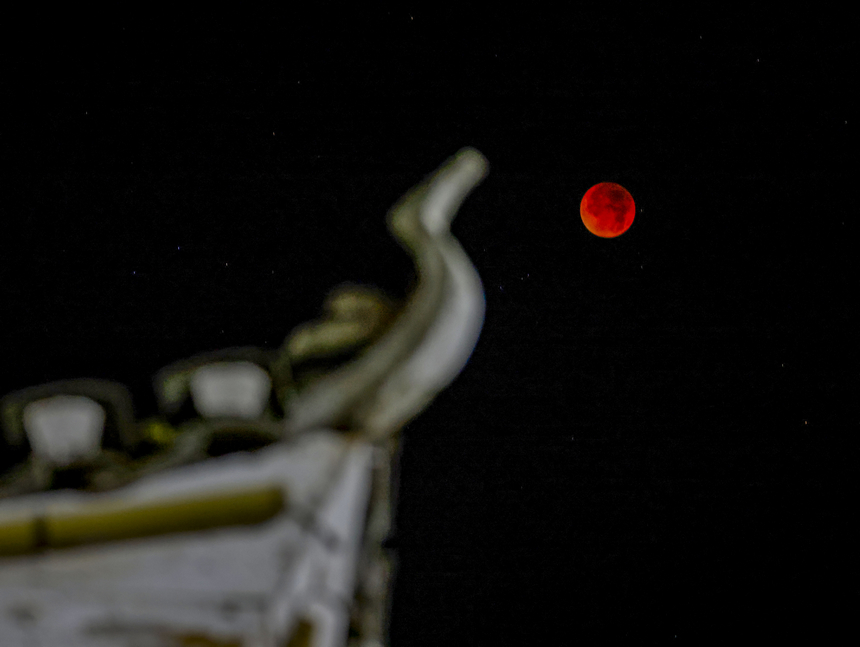 2025年9月8日，貴州省銅仁市玉屏侗族自治縣上空的月食景象。 