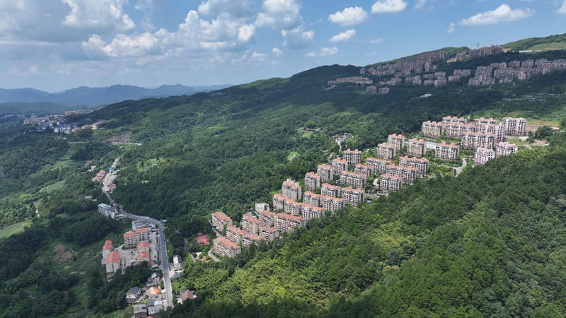 寨壩鎮(zhèn)旅游避暑地一角。.jpg