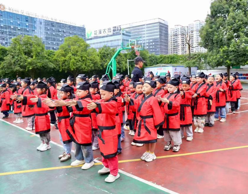 花溪區陽光小學一年級社會實踐活動。