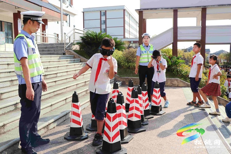 松桃公安的開學第一課。