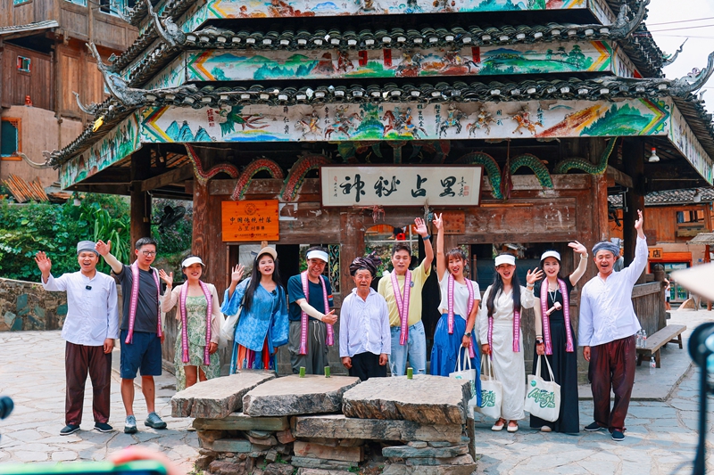 達人們通過占里侗寨考驗順利通關。