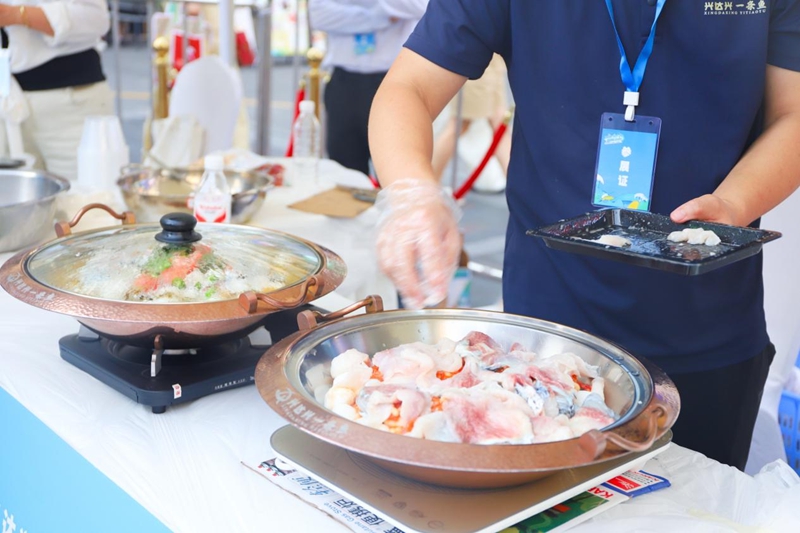 現(xiàn)場烹飪生態(tài)魚.jpg