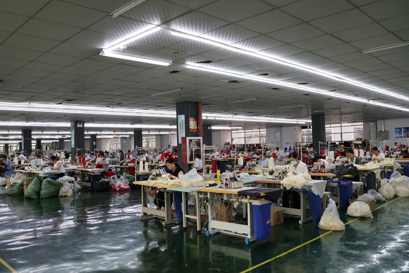 趕制不停歇！貴州獨山這個服裝廠產銷兩旺。