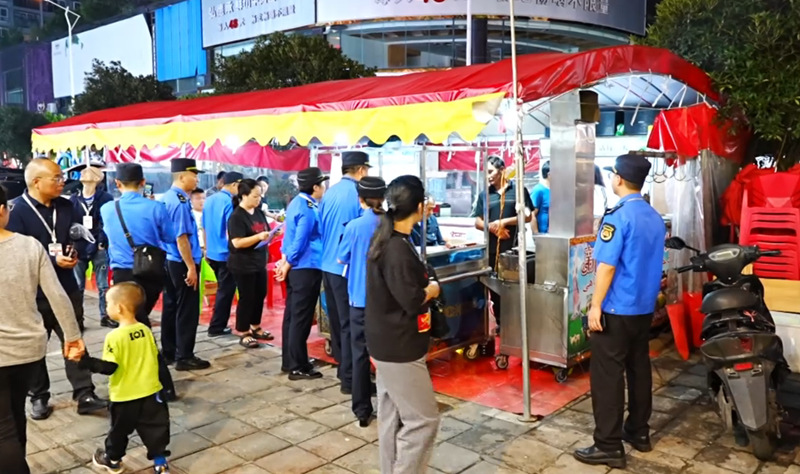 西秀開展夜間經濟聯合集中整治行動。