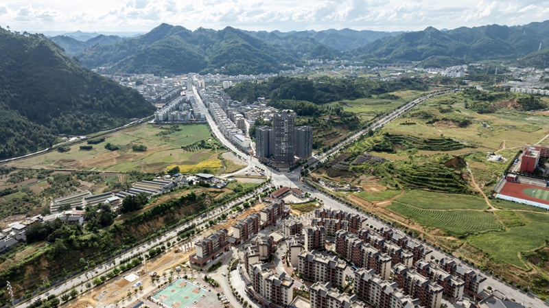 2025年9月18日拍攝的位于貴州省黔南布依族苗族自治州羅甸縣邊陽(yáng)鎮(zhèn)的公路。