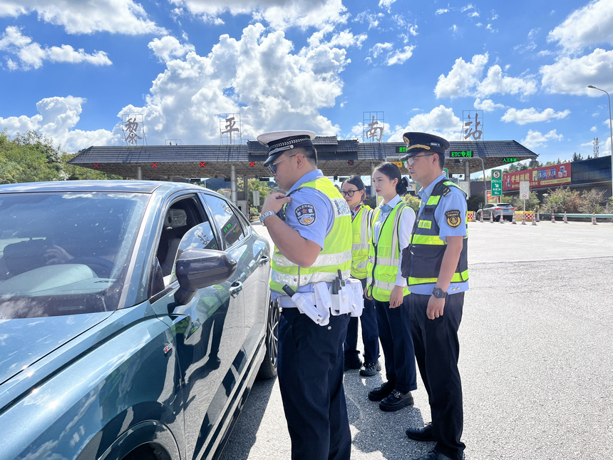 “一路三方”核查車輛信息、通行憑證。