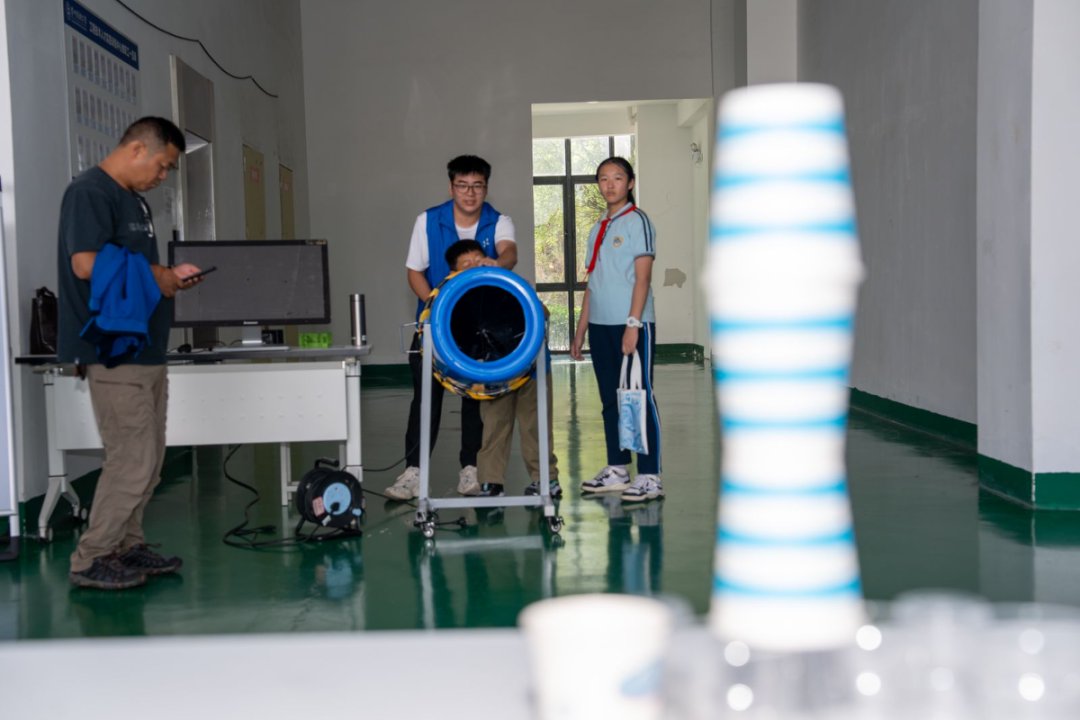 探索科技奧秘。貴州民族大學供圖