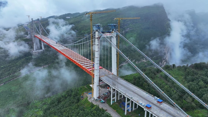 建設中的天門特大橋。