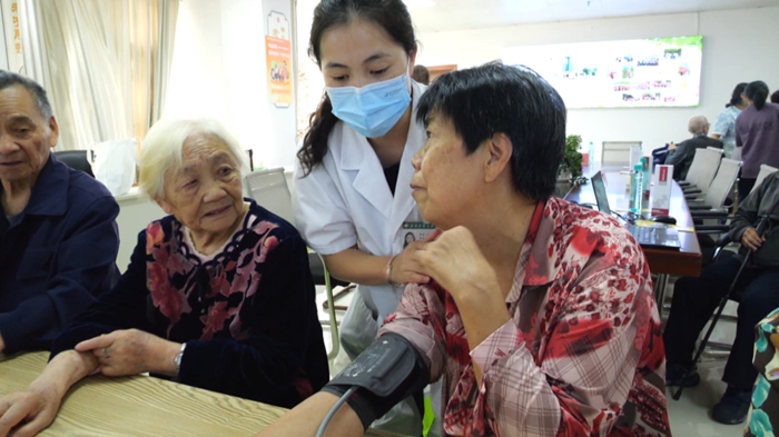 西秀區多方聯動筑牢老年健康防線。