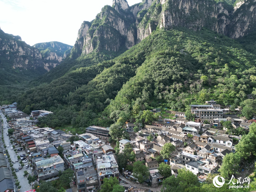 萬仙山里的民宿集群。人民網記者 尚明楨攝