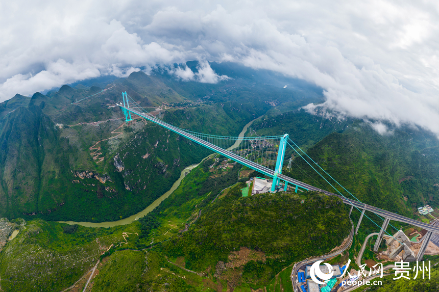 7 航拍“橫豎”都是世界第一的花江峽谷大橋。人民網記者 涂敏攝