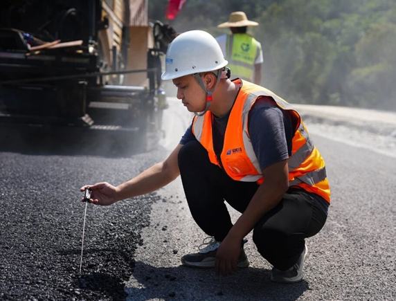 皮慶柏：十三年堅守，在公路一線書寫擔當