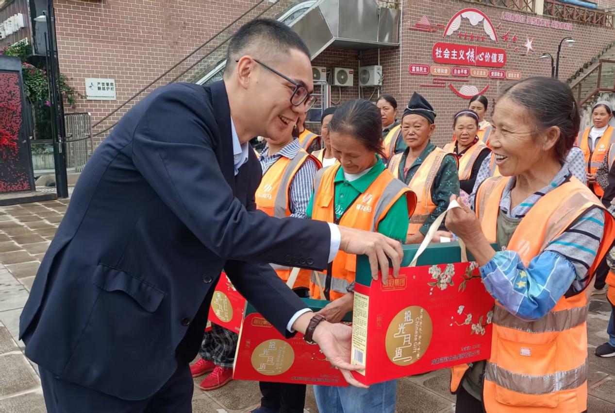 慰問(wèn)活動(dòng)現(xiàn)場(chǎng)。