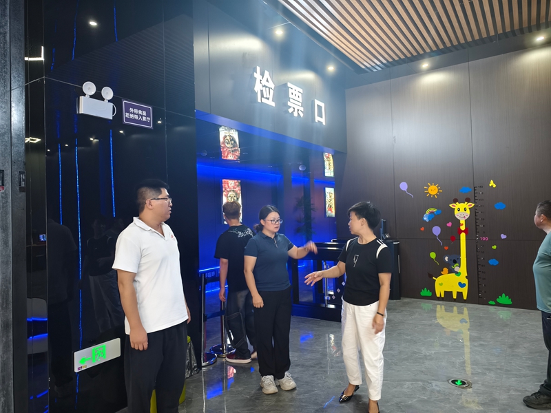 圖為：檢查影院