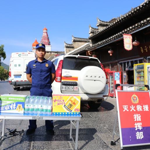 9月17日，一場模擬古城核心區老街自建房火災的綜合應急救援演練，在貴州省銅仁市碧江區中南門古城拉開帷幕。