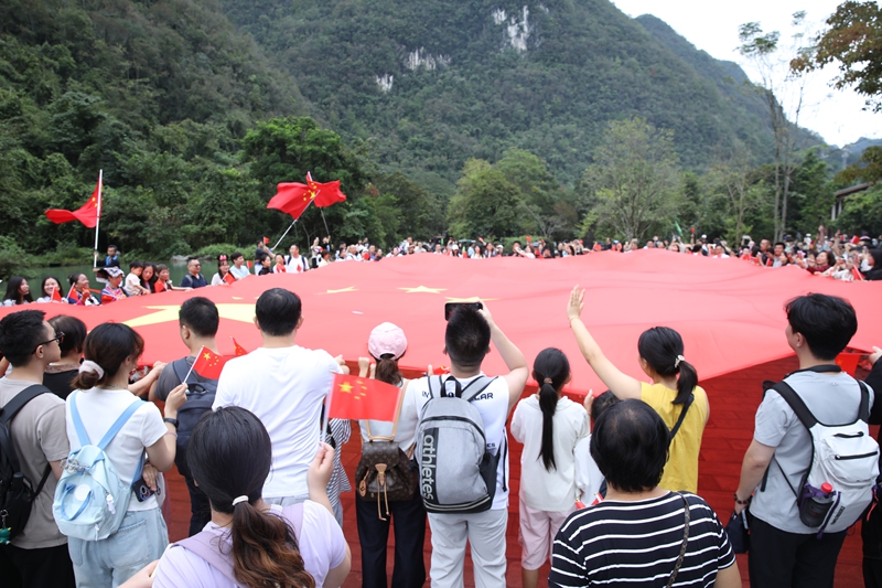 3 圖為景區(qū)活動現(xiàn)場.JPG