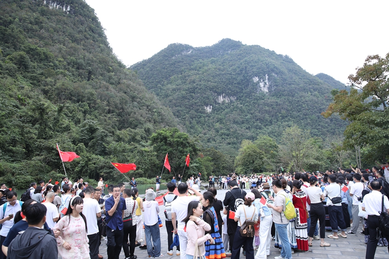 4 圖為景區(qū)活動現(xiàn)場.JPG