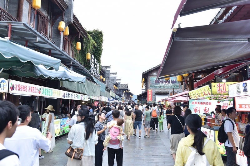 小七孔東門美食街。