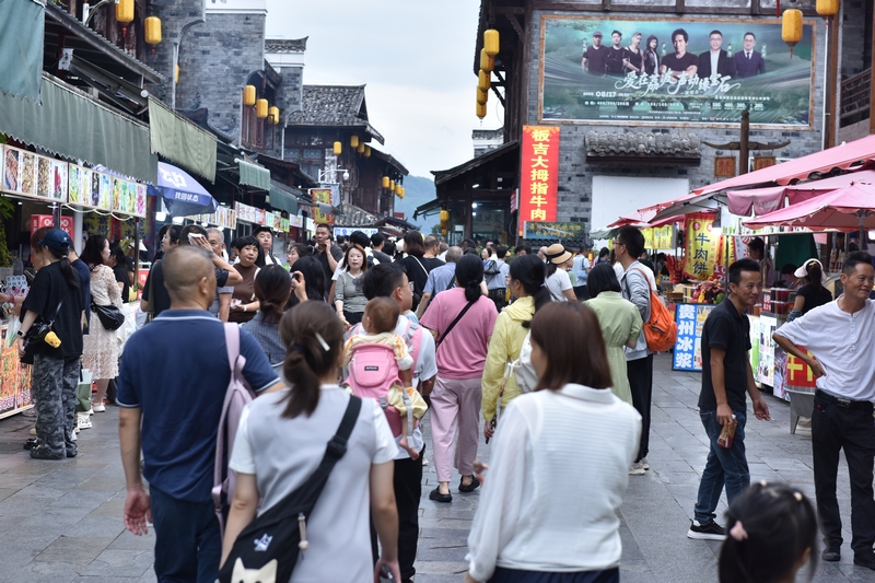 小七孔東門美食街。