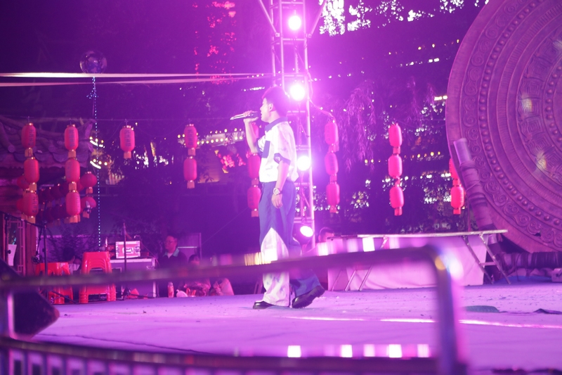 歌曲串燒《人間、日不落》。