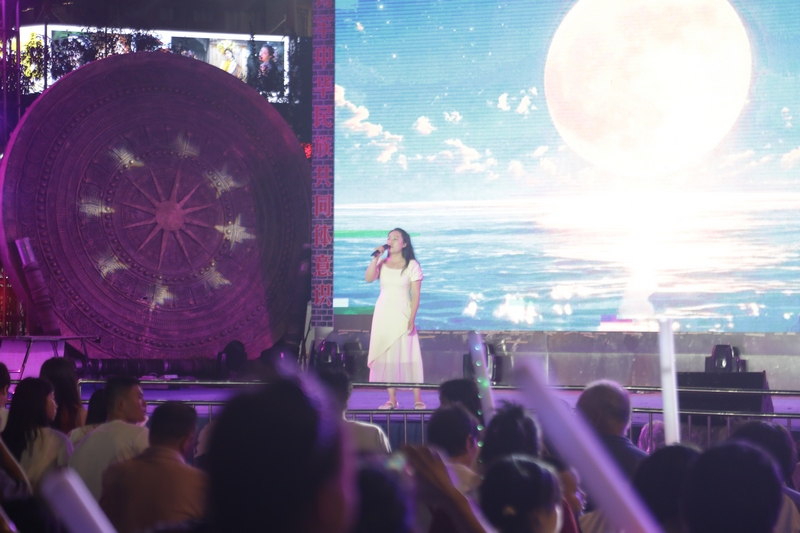 歌曲《不要慌,太陽下山有月光》。