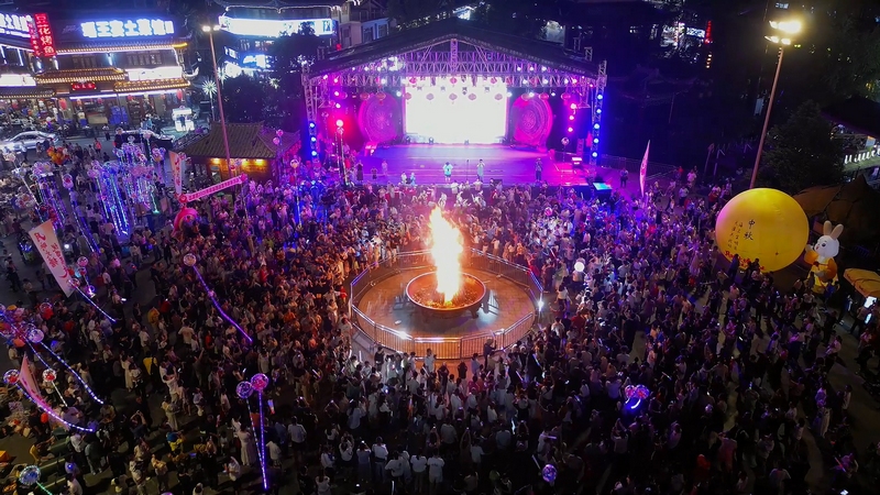 古鎮篝火-無人機大景。