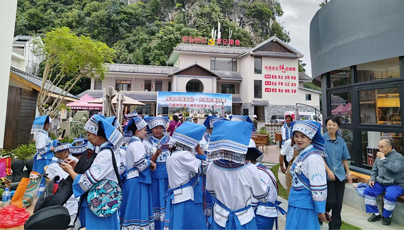 準(zhǔn)備登臺(tái)演出。