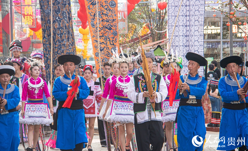 巡游現場。 人民網 黃小桃攝