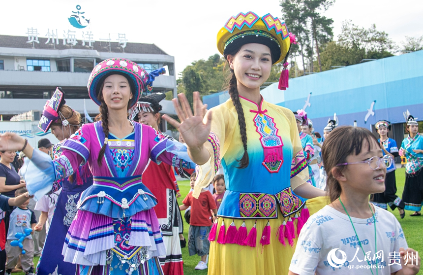 巡游現場。 人民網 黃小桃攝