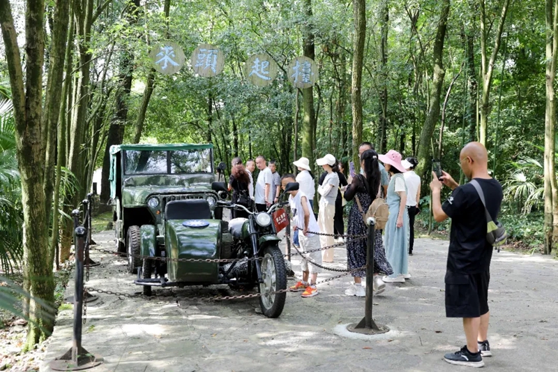 息烽雙節旅游市場火熱。