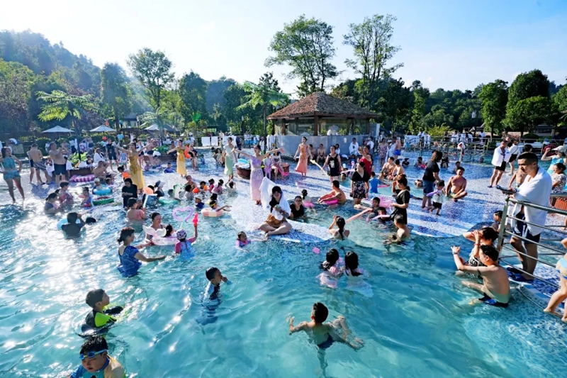 息烽雙節旅游市場火熱。