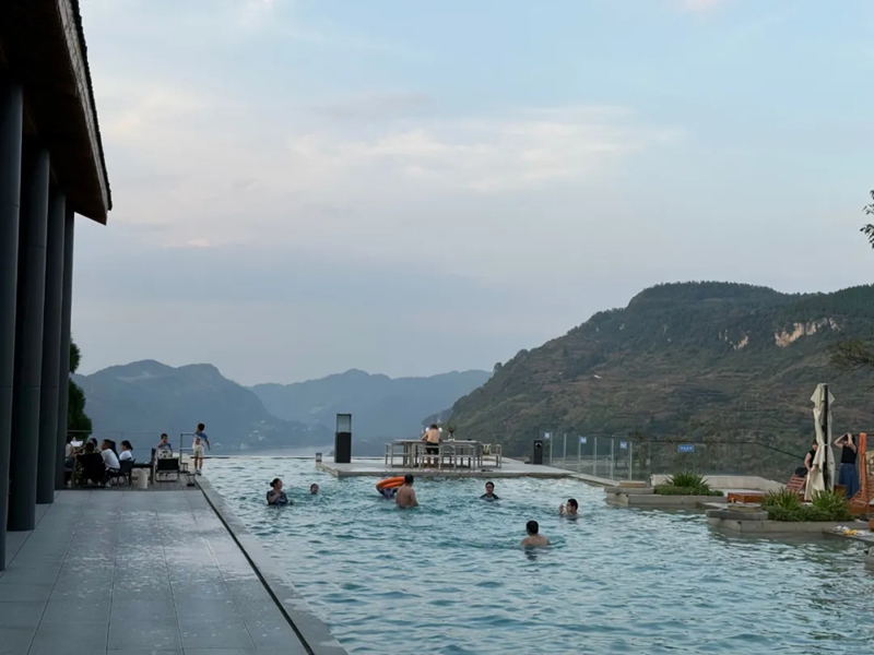 息烽雙節旅游市場火熱。