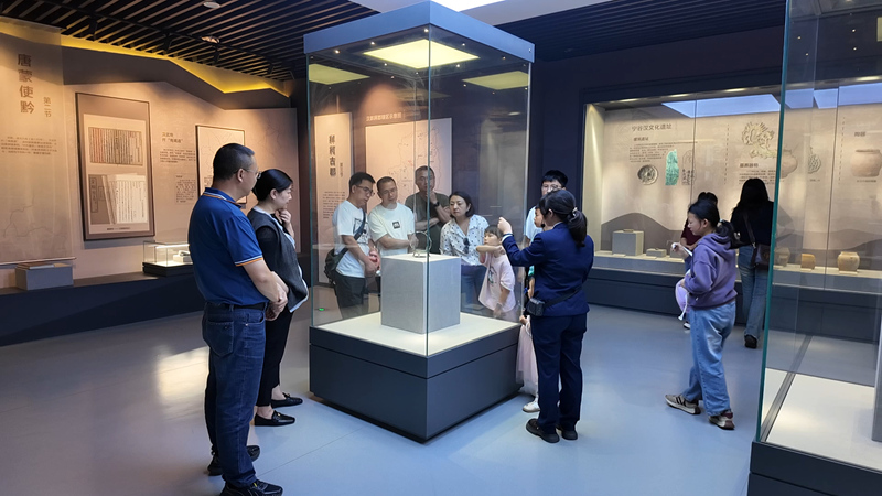 國慶假期安順市博物館人氣火爆 文化盛宴引游客紛至沓來。