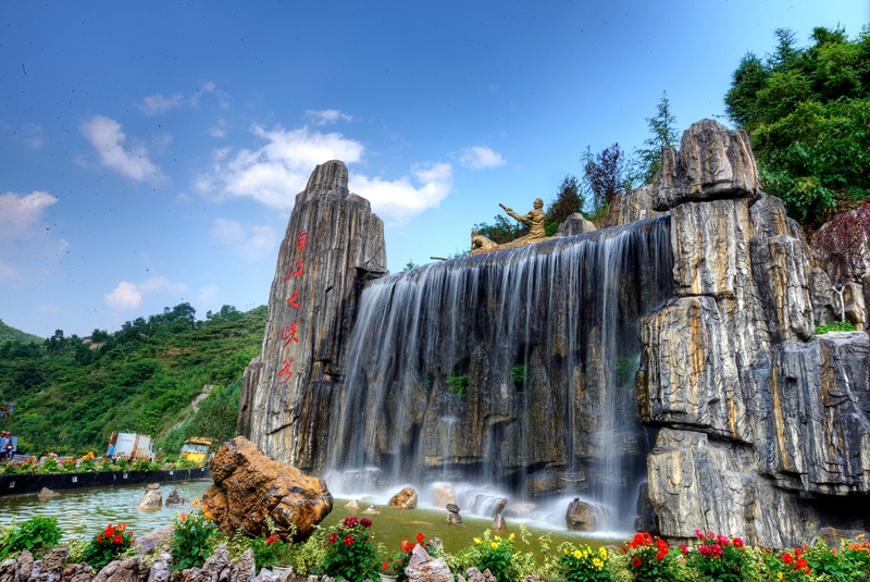 圖為:南江大峽谷