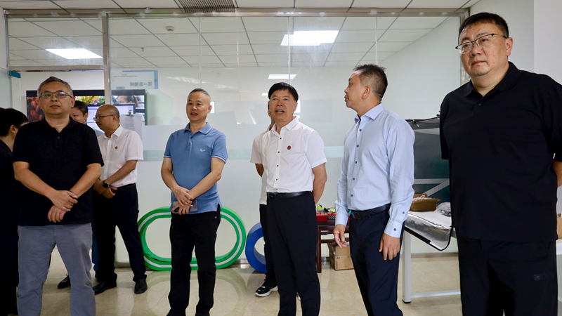 參觀基地。