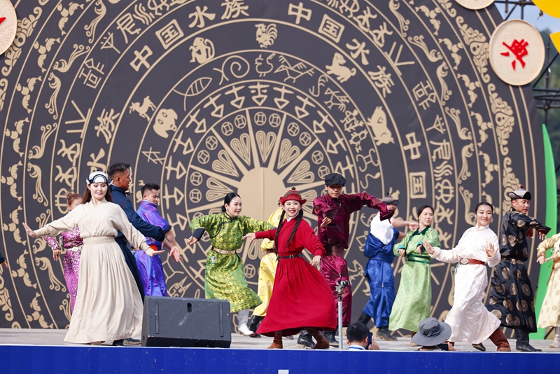 民族文化表演。