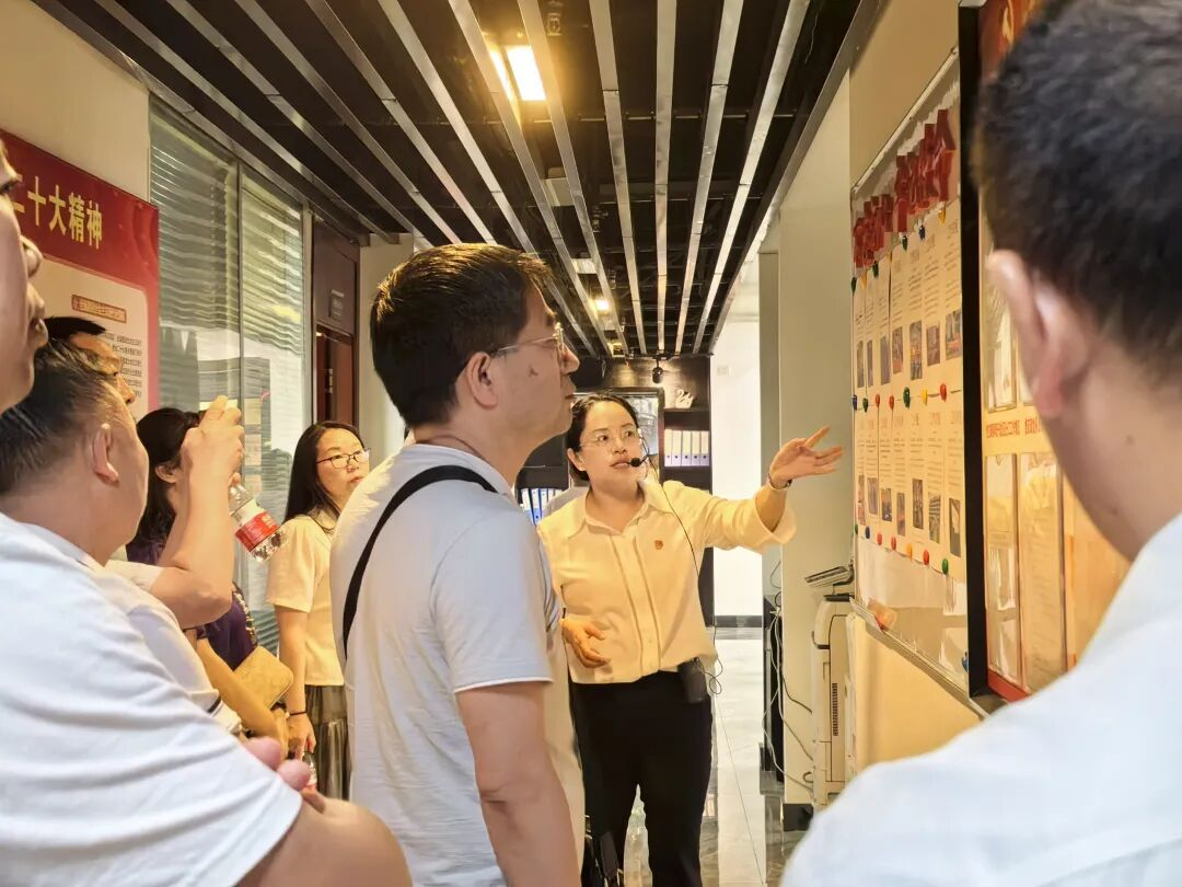 黨建引領(lǐng)凝聚法治“紅色力量”。