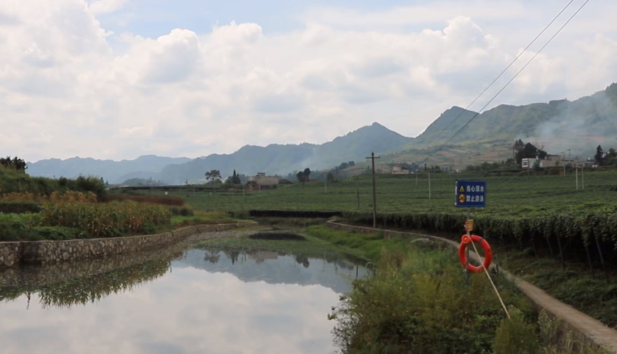 通暢整潔的河道。彭垚攝