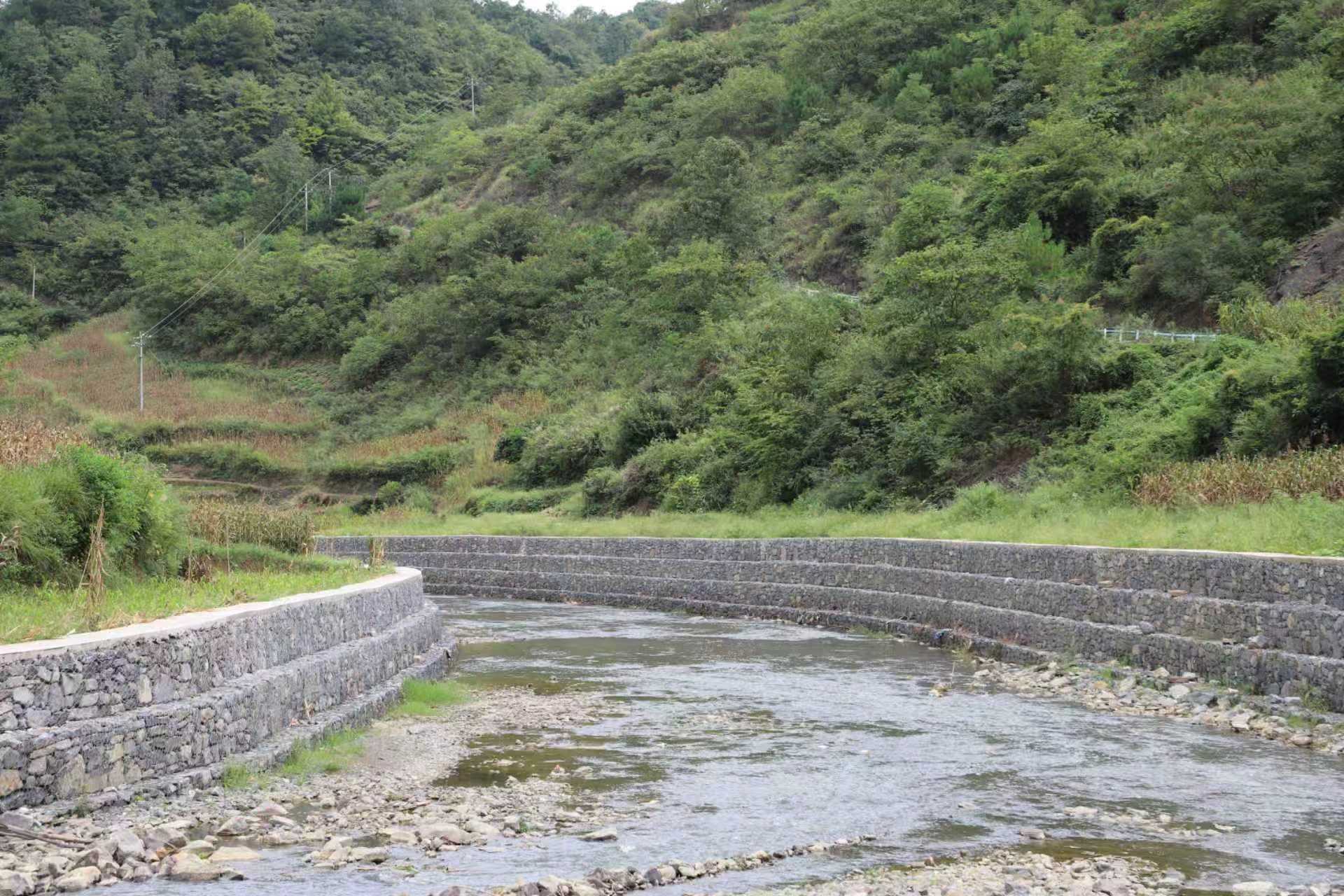 煥然一新的河道。彭垚攝