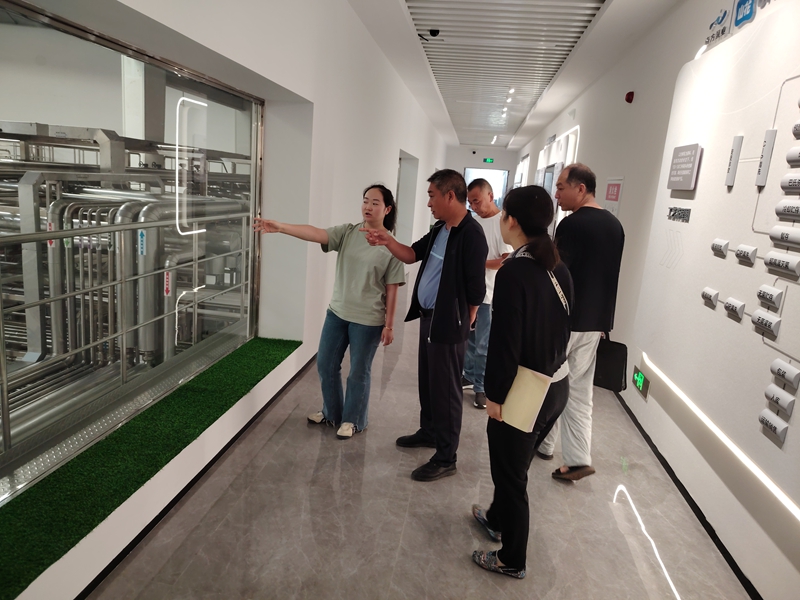 圖為：工作人員深入生產(chǎn)車間開展檢查工作3