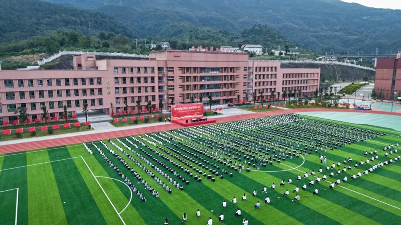 息烽縣第三中學正式啟用。