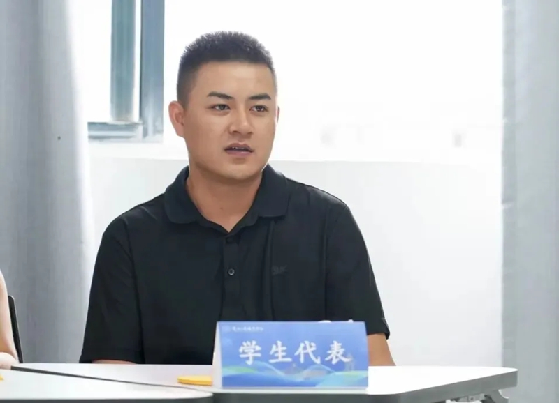 唐運(yùn)建偉。