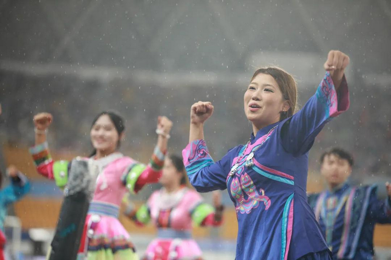 “城超”決賽現(xiàn)場的文藝節(jié)目。