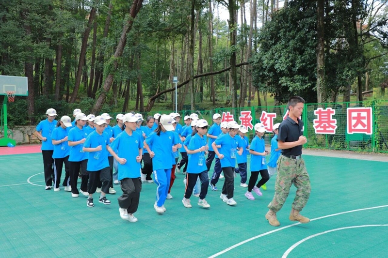 貴州各級少先隊組織廣泛開展“十·一三”建隊日系列主題活動。
