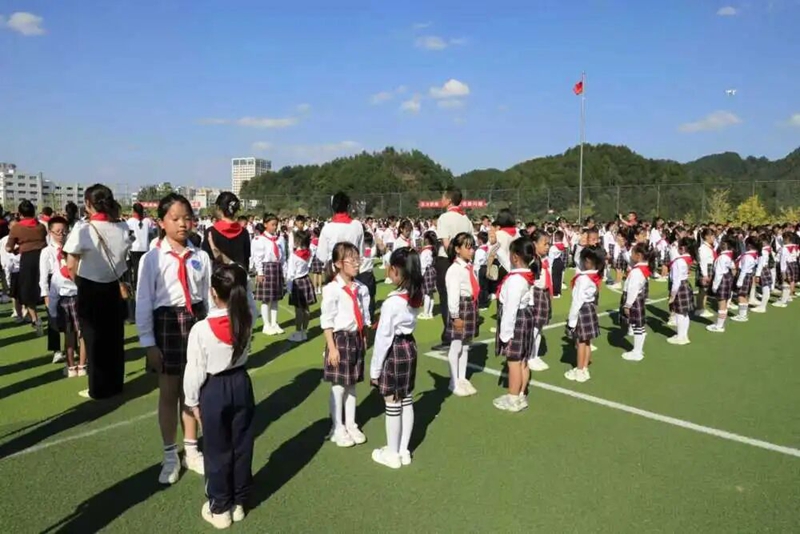 貴州各級少先隊組織廣泛開展“十·一三”建隊日系列主題活動。