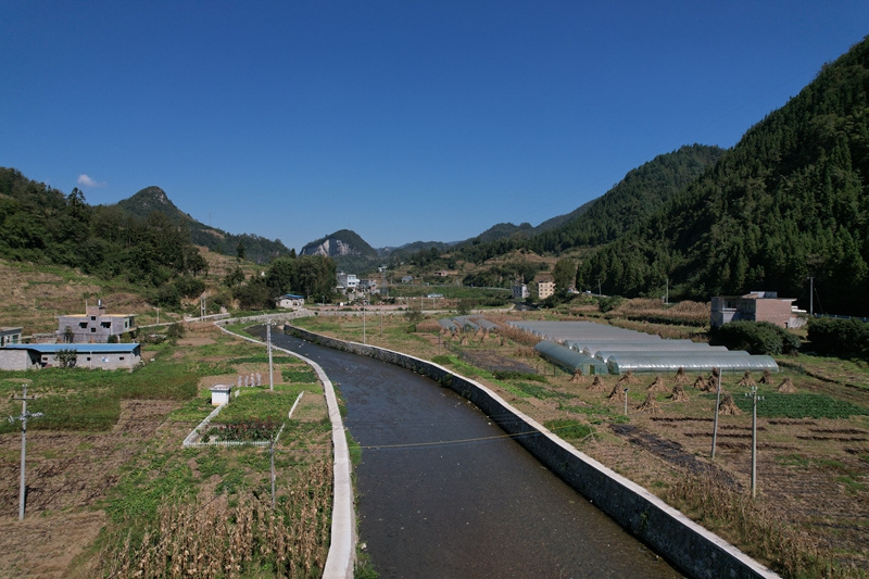 七星關(guān)區(qū)沔魚河新莊生態(tài)系統(tǒng)治理修復(fù)工程河段 馬諾楠 攝 (2).jpg