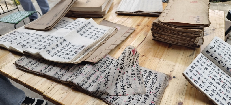4、民族古籍 。梁佳雪攝