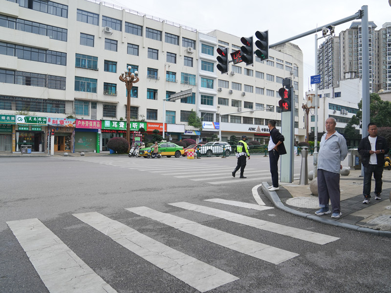 專項整治交通不文明行為 繪就城市文明出行畫卷。